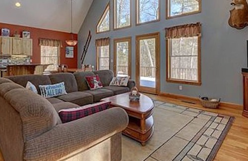 North Conway Ski Chalet | Gorgeous Family Retreat in North Conway!