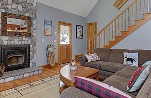 North Conway Ski Chalet | Gorgeous Family Retreat in North Conway!