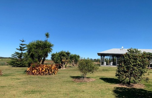 Cudgen House | Gorgeous Farm Living With Ocean Views, 5 min to Kingscliff, 35 min to Byron Bay