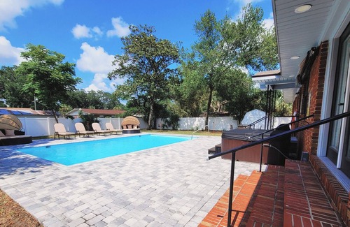 Arlington House | Gorgeous Florida Pool and Spa Home