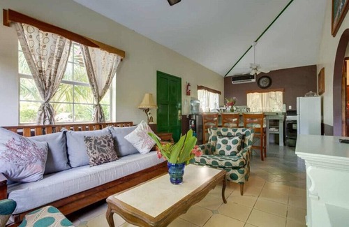 San Ignacio Cabin | Gorgeous Green House Fully Furnished 2 Bedroom Casita Verde-MB