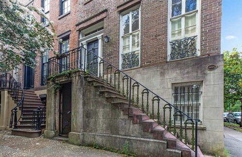 Old West Broad Neighborhood Apartment | Gorgeous Ground Level Getaway - Historic District Savannah near Forsyth Park