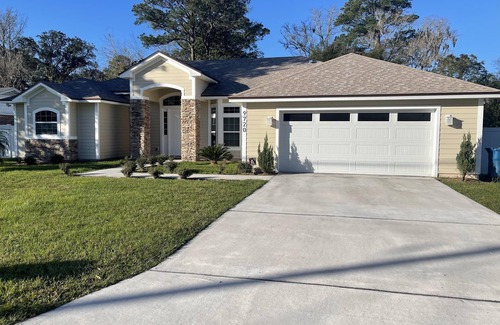 Riverview House | Gorgeous Heated Pool Home Built in 2020 with Jacuzzi- 5.3 mi from INTL Airport…