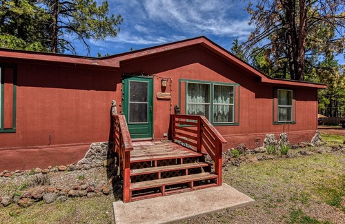 Parks Cabin | Gorgeous & Historic 3 BR Log Cabin w/ Forest Views / 20 minutes from Flagstaff