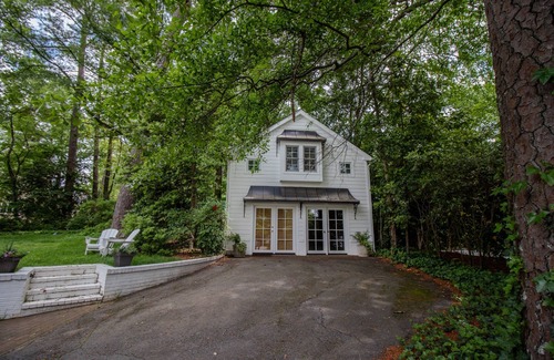 Buckhead Cottage | Gorgeous Historic Carriage House with fine furnishings and modern amenities