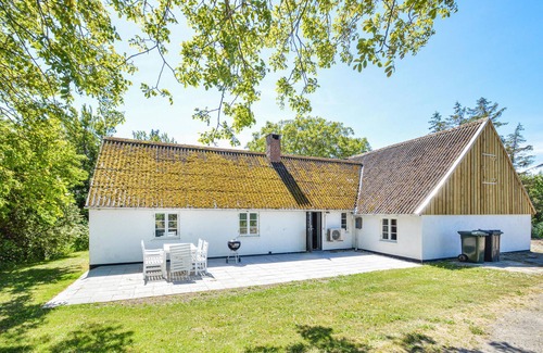 Maribo House | Gorgeous home in Askø with kitchen