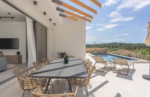 Bilice House | Gorgeous home in Bilice with WiFi
