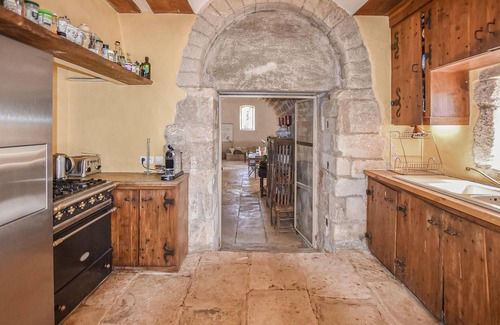 Bonnieux House | Gorgeous home in Bonnieux with sauna