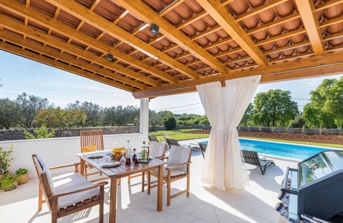 Galizana House | Gorgeous home in Galizana with WiFi