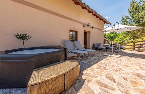 Gospic House | Gorgeous home in Gospic with kitchen