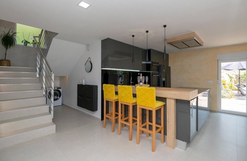 Imotski House | Gorgeous home in Donji Vinjani