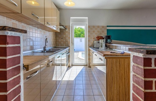 Pomer House | Gorgeous home in Pomer with WiFi