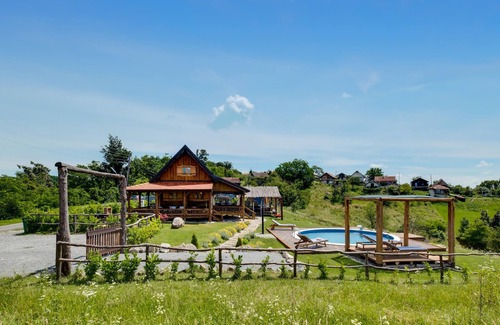 Popovaca House | Gorgeous home in Popovaca with WiFi