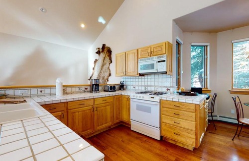 Vail House | Gorgeous home in Quiet East Vail