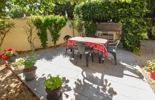 Sorgues House | Gorgeous home in Sorgues with WiFi