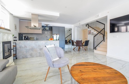 Veli Rat House | Gorgeous home in Veli Rat with WiFi