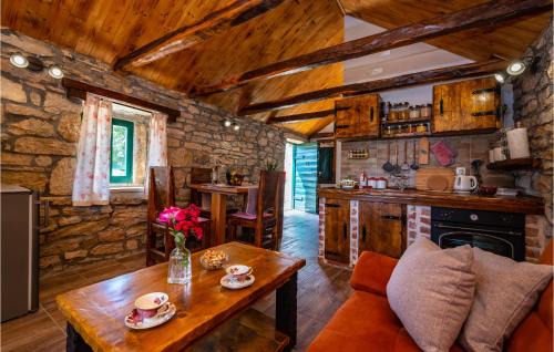 Benkovac House | Gorgeous Home In Zelengrad With Kitchen