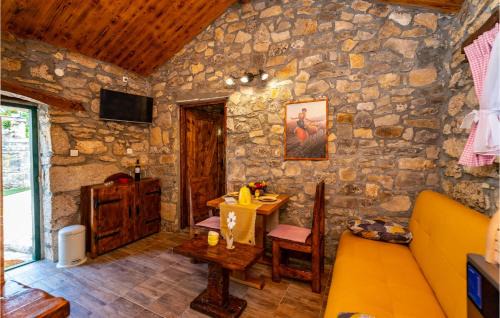 Benkovac House | Gorgeous Home In Zelengrad With Kitchen