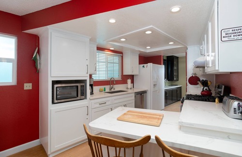 Oceano House | GORGEOUS HOME, STEPS TO THE BEACH WITH OCEAN VIEWS!