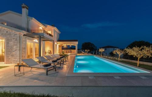 Sveti Lovrec House | Gorgeous Home In Sveti Lovrec With Wifi