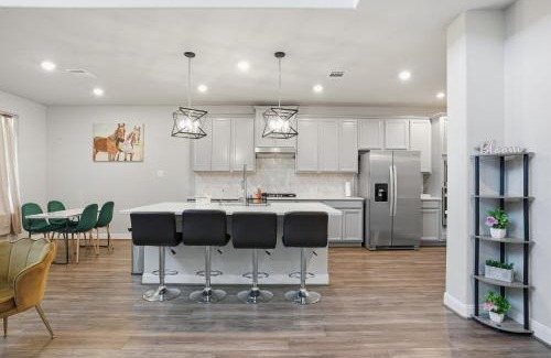 Montgomery House | Gorgeous Lake Conroe Home, Affordable Nightly Rent