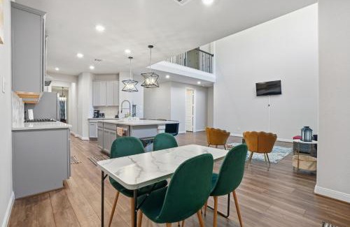 Montgomery House | Gorgeous Lake Conroe Home, Affordable Nightly Rent