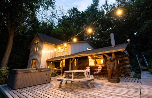 Markesan Cabin | Gorgeous Lake House on Little Green Lake