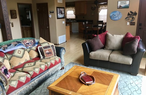 Julian House | Gorgeous Lake View, next to meadow, WiFi, Game Room, wildlife