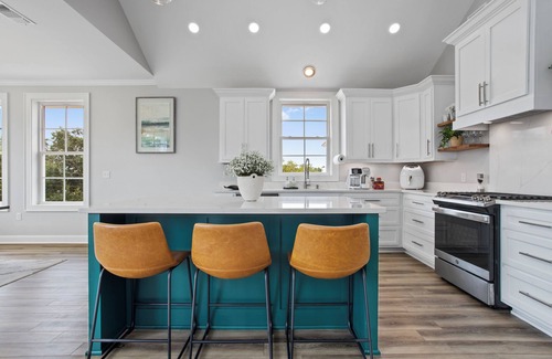 Henderson Point House | Gorgeous luxury modern home just steps to the beach!