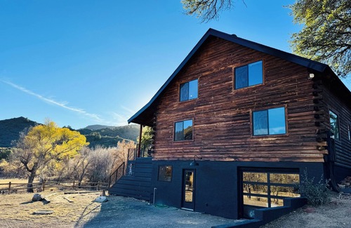 Cherry Cabin | Gorgeous Mountain View Cabin Retreat - Sleeps 14