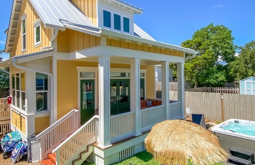 Crystal Beach Cottage | Gorgeous new beach cottage in fantastic location!