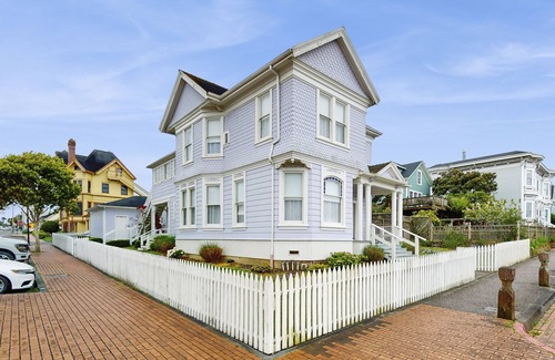 Old Town Eureka House | Gorgeous, newly-refinished home consisting of two separate rentals