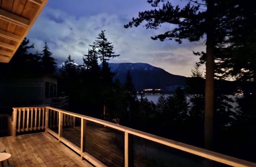 Bowen Island Apartment | Gorgeous Ocean & Mountain View Cottage, AC, Hot Tub
