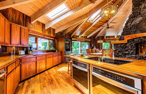 Kapoho House | π΄ Gorgeous Oceanfront Luxury Retreat π private pool, black sand beach, pond, AC