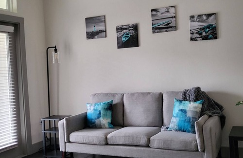 Crabtree Apartment | Gorgeous onebedroom with pool view