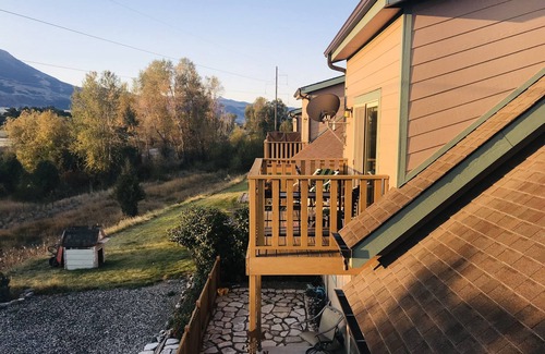 Emigrant House | Gorgeous Paradise Valley YNP North Entrance, Yellowstone is Open Now!