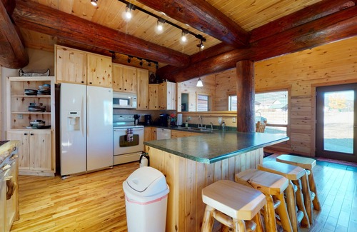 South Fork Cabin | Gorgeous riverfront home with private hot tub/deck/free WiFi/full kitchen