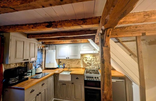 Winster Cottage | Gorgeous romantic cottage retreat, with gardens & Peak District views