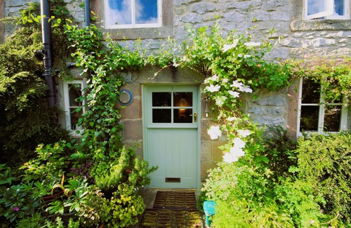 Winster Cottage | Gorgeous romantic cottage retreat, with gardens & Peak District views