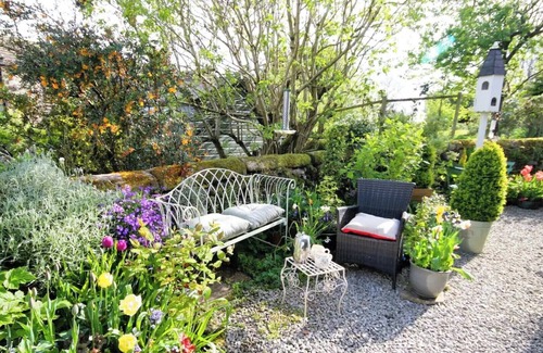Winster Cottage | Gorgeous romantic cottage retreat, with gardens & Peak District views