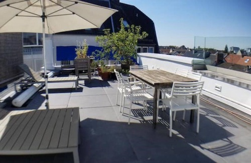 Deutz Apartment | Gorgeous Rooftop Apartment in Cologne-Deutz
