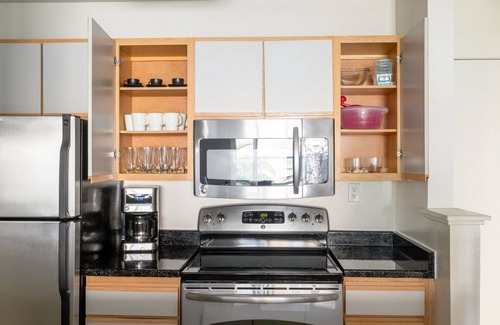 South Beach Apartment | Gorgeous South Beach 2BR w/Pool, Spa, nr. AT&T Park, by Blueground