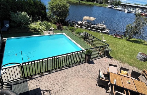 Beaverton Cottage | Gorgeous Spa Waterfront Cottage with Swimming Pool, Sauna, HotTub, Massage Chair