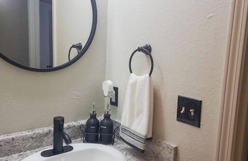 Warr Acres Apartment | Gorgeous Spacious Condo Centrally located in OKC