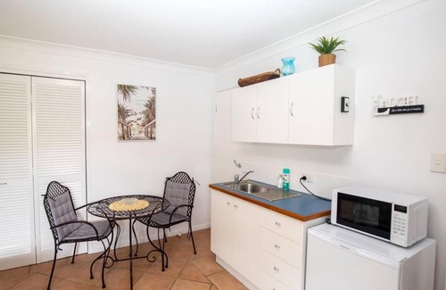 Point Lookout Apartment | GORGEOUS STUDIO + 100M TO BEACH + POOL
