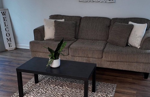 Huntsville Apartment | Gorgeous studio located in the heart of Huntsville, close to all amenities.