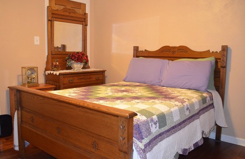 Richmond Bed & Breakfast | Gorgeous, Sunset Lake Views Over Lake Elizabeth