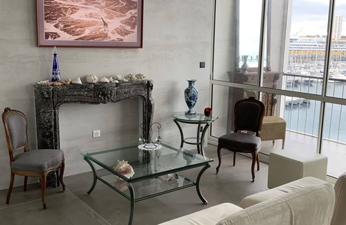 Toulon Apartment | Gorgeous! Toulon Facing Sea-Port