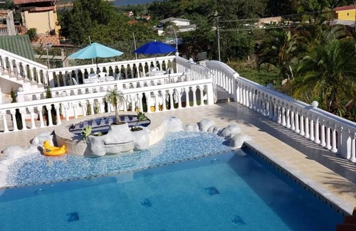 Calima House | Gorgeous Vacation Home, Beautiful Mountain and Lake Views