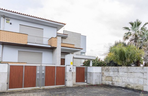 Gondomar Villa | Gorgeous villa Looking to Douro